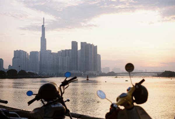 Comment organiser une visite des plantations de thé dans les montagnes de Darjeeling, Inde : conseils et périodes ?